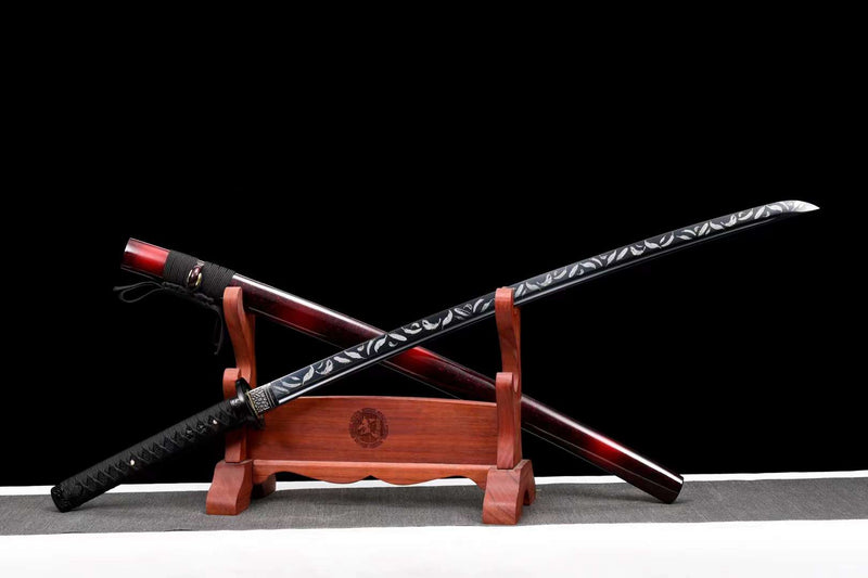 Katana à plumes écarlates